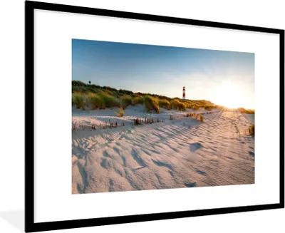 Produktbild von MuchoWow® MuchoWow® Gerahmtes Poster Strand - Leuchtturm - Sonnenuntergang 90x60 cm - Poster mit zchwarzem Bilderrahmen - Wanddekoration - Fotos
