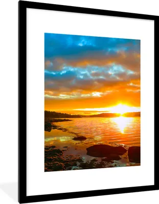 Produktbild von MuchoWow® Gerahmtes Poster Sonne - Landschaft - Wasser - Bäume 60x80 cm - Poster mit Schwarzem Bilderrahmen Wandposter Rahmen Foto Bilder - Wohnzimmer - Dekorationen - Prämie