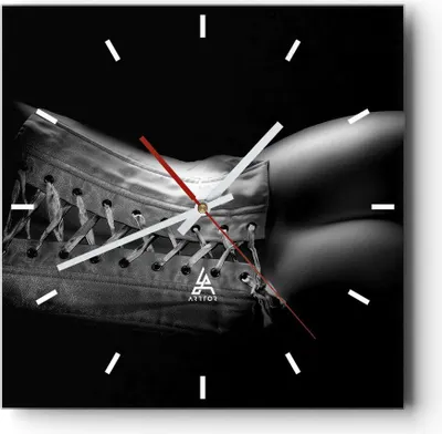 Produktbild von Wanduhr - Quadrat - Glasuhr - Weiblicher Körper Leder Korsett Frau - 30x30cm - Schleichendes Uhrwerk - Lautlos - zum Aufhängen bereit - Dekoration Modern - Wanddekoration aus Glas - C3AC30x30-0272