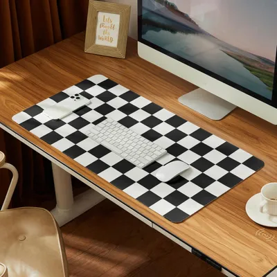 Immagine prodotto di Tappetino per scrivania a quadretti, dimensioni 80 x 39,9 cm, in ecopelle, colore nero e bianco