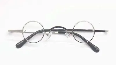 Produktbild von Klassische Kleine Runde Lesebrille für Damen Herren +1,5 Silber