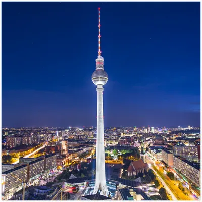 Produktbild von Wallario Premium Glasbild, freischwebende Optik, kräftige Farben, Größe 30 x 30 cm Motiv Fernsehturm Berlin bei Nacht