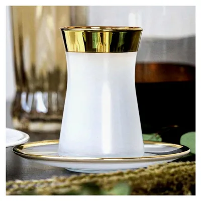 Produktbild von Teegläser Set - 6 Stück, Weißes Glas mit goldener Verzierung, Handgefertigt, inklusive 6 Untersetzern