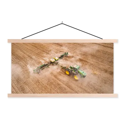 Produktbild von MuchoWow® Textilposter Traktor - Feld - Bauernhof - Landwirt - Grün 120x60 cm mit holzfarbenen Rahmen - Klemmleiste