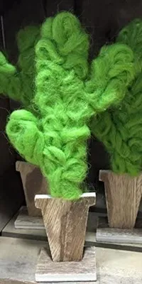 Produktbild von Hübscher Aufsteller zur Dekoration "Kaktus im Topf" - Höhe 30 cm