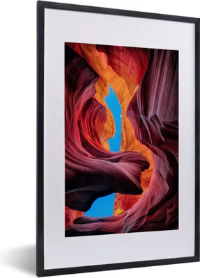 Produktbild von MuchoWow® Gerahmtes Poster Blauer Himmel über der Schlucht des Antelope Canyon 40x60 cm - Poster mit Schwarzem Bilderrahmen Wandposter Rahmen Foto Bilder - Poster in Rahmen