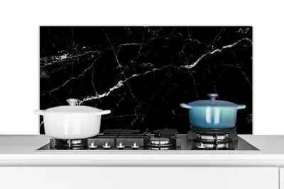 Produktbild von KitchenYeah®  Spritzschutz Küche - Küchenrückwand - Wandschutz für Herd und Spüle - Marmoroptik - Schwarz - Luxus 100x50 - Alu-Dibond (Alternative zum Spritzschutz aus Glas) - Hitzebeständig - Herdspr