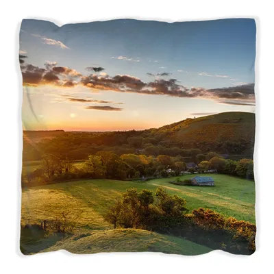Produktbild von Wallario Premium Kissen, weiche Oberfläche, mit Motiv Schlosspanorama in England bei Sonnenaufgang, Größe: 60 x 60 cm, mit weißer Rückseite