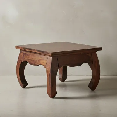 Produktbild von Sheesham Couchtisch Kanada im Landhausstil, handgefertigt, elegante Opium-Form, pflegeleicht und robust. 60x60x40 cm | Kadima Design