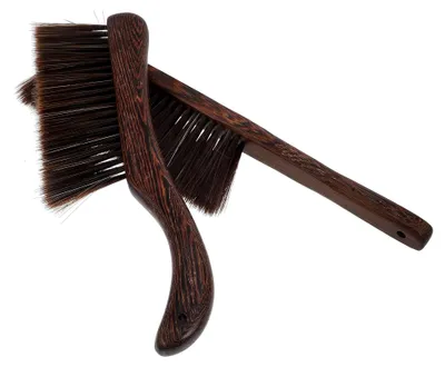 Produktbild von 2 Holzstaubbürsten mit Dickem Griff für die Reinigung von Ecken, Fenstern und Türfugen