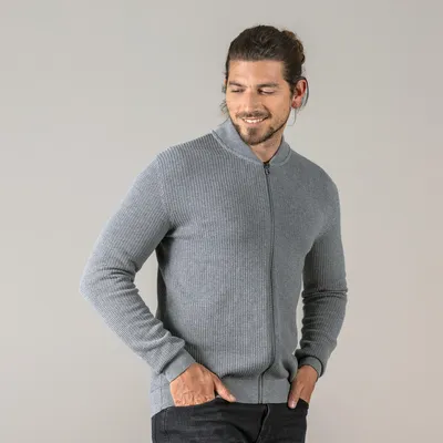 Produktbild von Herren-Strickjacke „Paavo“ in Grey Melange von Living Crafts