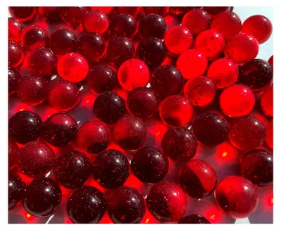 Produktbild von 90 rote Glasmurmeln – klare Glassteine mit 16 mm Durchmesser, ca. 500 g – transparente Dekomurmeln für Vasenfüllungen, Streudekoration und Bastelideen