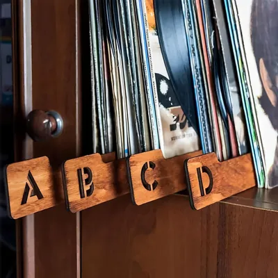 Obrázek produktu pro Organizéry na vinylové desky – Dřevěný organizér A-Z pro sbírky desek