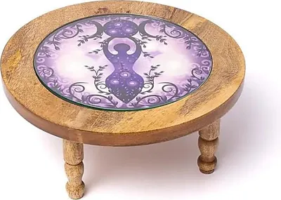 Immagine prodotto di Tavolino in legno con stampa della dea della luna su vetro - ±1450 g; ±30x12,5 cm