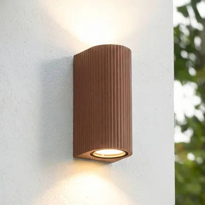 Produktbild von Lindby Außenwandleuchte Aluvo, rost, 16 cm, IP65, Riffel