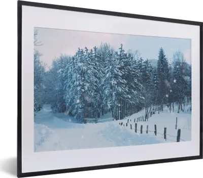 Produktbild von MuchoWow® Gerahmtes Poster Wald - Schnee - Winter 40x30 cm - Poster mit Schwarzem Bilderrahmen Wandposter Rahmen Foto Bilder - Bilderrahmen - Poster im Rahmen