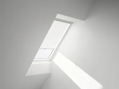 Produktbild von VELUX Sichtschutzrollo weiß uni manuell mit Haltekrallen RHL Y80 1028