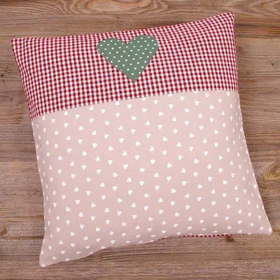 Produktbild von Kissen-Bezug 40x40 cm Landhaus-Stil Herzen rosa rot Baumwolle