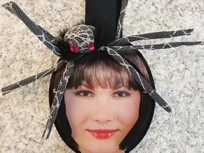 Produktbild von O21321 schwarz-weiß Spinnen Haarreif