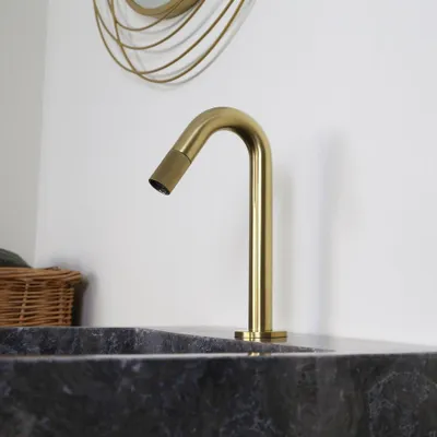 Produktbild von Handwaschbeckenarmatur in gebürstetem Gold, Kaltwasser, Esseline, ESSEBAGNO