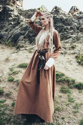 Produktbild von Wikinger Kleid mit Stickereien S