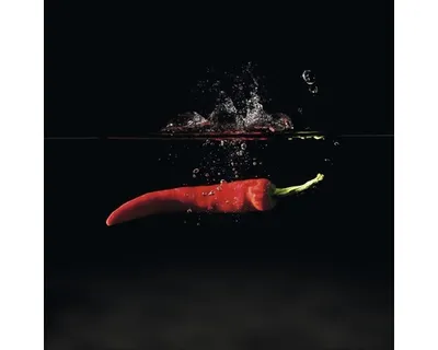 Produktbild von Glasbild Pepper On Black III 50x50 cm
