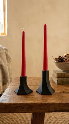 Produktbild von Evila Originals, Hochwertiges Kerzenständer-Set (4 Teile), Schwarz und Rot | 100% Paraffinwachs | Große Kerze: 11 x 10 cm, Kleine Kerze: 8 x 10 cm | Elegantes, modernes Design für jeden Raum.