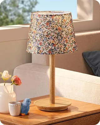 Produktbild von EDISHINE Nachttischlampe mit Massivholzsockel, Stoffschirm mit Vintage-Blumenmuster, 2700K Warmweiß, LED Tischlampe mit E27 Fassung für Schlafzimmer