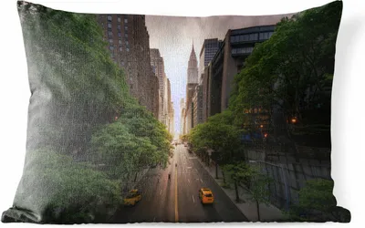 Produktbild von MuchoWow® Outdoor Kissen - New Yorker Straße am Morgen - 50x30 cm - Wetterfest - Lounge Kissen - Sofa kissen - Wohnzimmer Dekoration