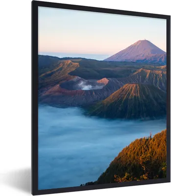 Produktbild von MuchoWow® Gerahmtes Poster Vulkan - Natur - Nebel 60x80 cm - Poster mit Schwarzem Bilderrahmen Wandposter Rahmen Foto Bilder - Premium - Wanddeko Wohnzimmer