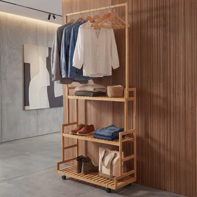 Image de Porte-manteau en bambou HWC-Q33, porte-manteau, porte-chaussures, tringle, 3 étagères, roulettes, 175 x 93 x 38 cm ~ naturel