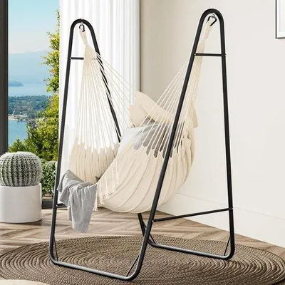Obrázek produktu pro Zahradní houpací síť se stojanem – nosnost až 150 kg, rozměry 132 x 90 x 160 cm, pevný ocelový rám s háky a boční kapsou, vhodná na terasu, balkon a do venkovních prostor.