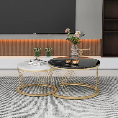 Imagen del producto de Conjunto de dos mesas auxiliares redondas, de 70x70x45 cm y 45x45x40 cm, fabricadas en MDF con revestimiento que imita el mármol, en color blanco y , diseño apilable, con estructura metálica dorada