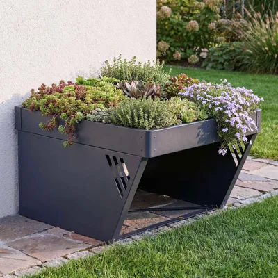 Zdjęcie produktu dla Garaż dla robota koszącego z kwietnikiem, model HWC-P41, zadaszona konstrukcja do przechowywania kosiarki, metal, wymiary: 38x60x70 cm, kolor: antracyt