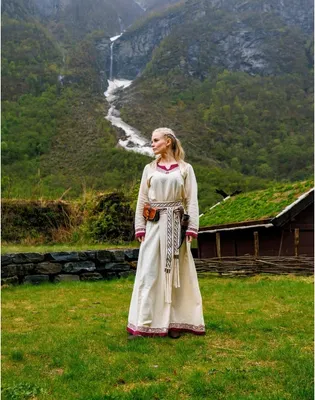 Produktbild von Wikinger Kleid "Lagertha" Natur/Rot XL