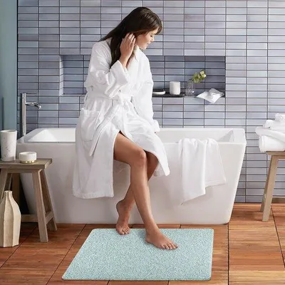 Immagine prodotto di Tappetino da bagno antibatterico, 53 x 53 cm, morbido, confortevole, sicuro, antiscivolo, con fori di drenaggio, per la doccia e gli ambienti umidi