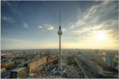 Produktbild von Wallario Wandbild Fernsehturm Berlin mit Panoramablick über die Stadt, Größe: 61 x 91,5 cm, Poster mit rahmenlosen Bildhalter