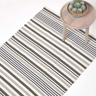 Produktbild von HOMESCAPES Gestreifter Baumwollteppich schwarz-grau, 60x100 cm
