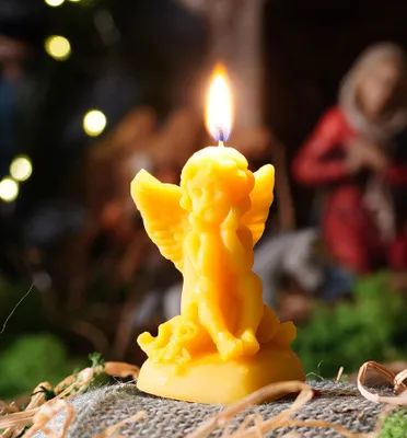 Produktbild von tea4chill Bienenwachskerze aus 100% Bienenwachs, Engel sitzend auf Herz, Kerze 5x7,5cm, Geschenk für Weihnachten, handgefertigt, Engelskerze