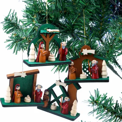 Immagine prodotto di SET 4 PEZZI BRUBAKER Set di ornamenti per presepe in legno - Maria e Giuseppe con Gesù - Decorazioni per albero di Natale in legno - Dipinti a mano