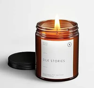 Produktbild von BOHORIA Duftkerze Silk Stories – Magnolia, Amalfi Citrus & Holznoten – Sojawachs Kerze im Glas, eleganter Raumduft, bis zu 40h