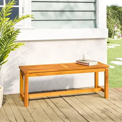 Imagen del producto de Banco de jardín de madera maciza de acacia, 110x35x45 cm, resistente a la intemperie, estable y robusto, ideal para terraza, balcón, jardín o áreas exteriores. Cuenta con respaldo y reposabrazos, perfecto para relajarse