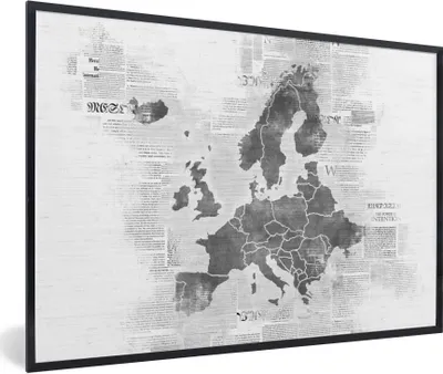 Produktbild von MuchoWow® Gerahmtes Poster Eurocard auf Zeitungspapier - schwarz und weiß 90x60 cm - Poster mit Schwarzem Bilderrahmen Wandposter Rahmen Foto Bilder - Fotorahmen - Foto-Plakat