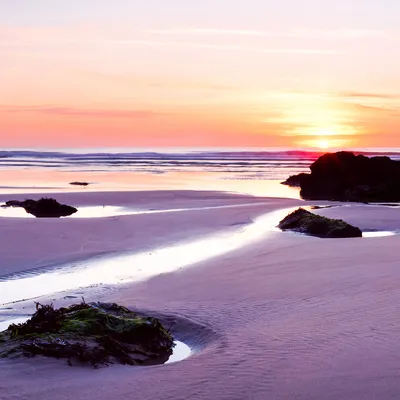 Produktbild von Wallario Möbeldesign / Aufkleber, geeignet für Ikea Lack Tisch - Sonnenuntergang am einsamen Strand in 55 x 55 cm