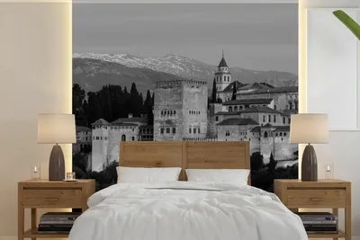 Produktbild von MuchoWow® Fototapete für Wohnzimmer oder Schlafzimmer Wandtapete Vinyl Motivtapete Schwarz-Weiß-Bild beleuchtete Wände der Alhambra in Spanien - 280x280 cm - Hintergrundbild
