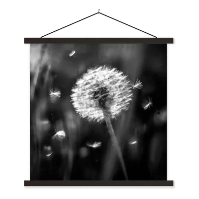 Produktbild von MuchoWow® Textilposter Löwenzahn - Schwarz - Weiß - Pflanze 60x60 cm mit schwarzem Rahmen - Posteraufhänger