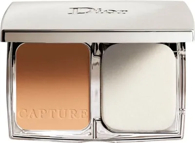 Produktbild von Christian Dior, Capture Totale, Long Lasting, Compact Foundation, 20, Light Beige, 11 g