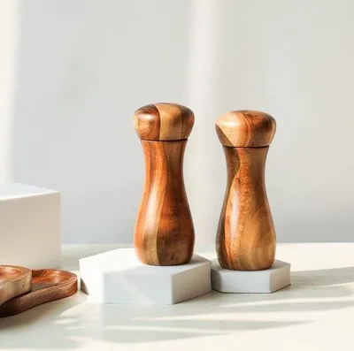 Produktbild von Famanu Pfeffer- und Salz-Mühlen-Set - Keramische Mühlen - Set von 2 - Akazienholz - 15,5 cm
