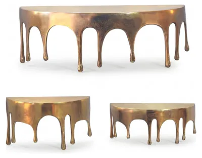 Wandregal Drops 3er-Set in Gold aus Aluminium in Gesamtansicht mit tropfenförmigen Aussparungen an der Unterseite.