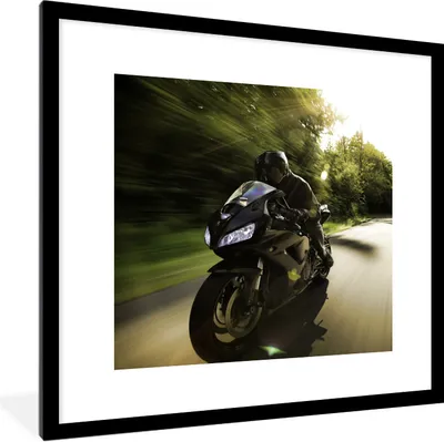 Produktbild von MuchoWow® Gerahmtes Poster Sportliches Motorrad im Sonnenschein 40x40 cm - Poster mit Schwarzem Bilderrahmen Wandposter Rahmen Foto Bilder - Poster - Plakat im Rahmen
